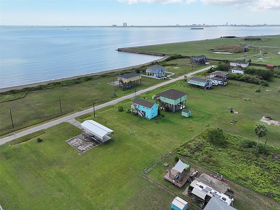 3rd image of 1313 Galveston Ave