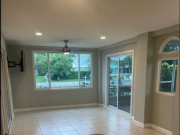 4th image of 8771 Bay Pointe Dr #1