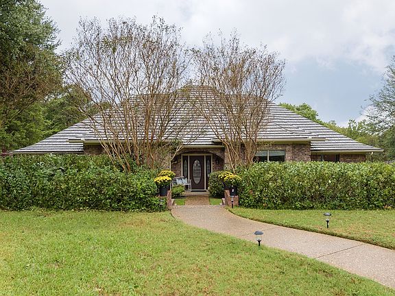 2nd image of 317 Creekwood Dr