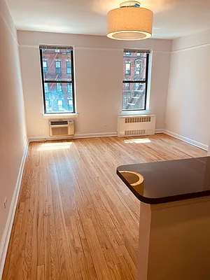 Rented by Metropolis Real Estate of Manhattan | media 15