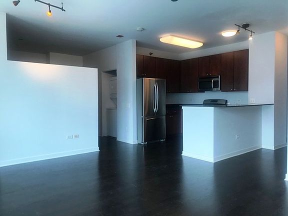 4th image of 757 N Orleans St APT 1702
