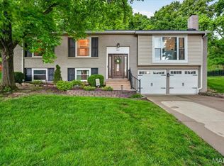 837 Pontoison Dr, Ballwin, MO 63021