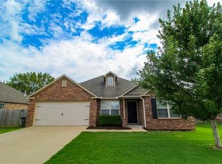 302 E Laurel Ave, Rogers, AR 72758