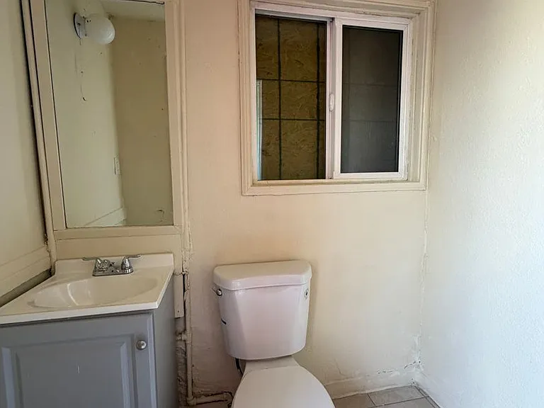 504 E Williams St — Photo 17