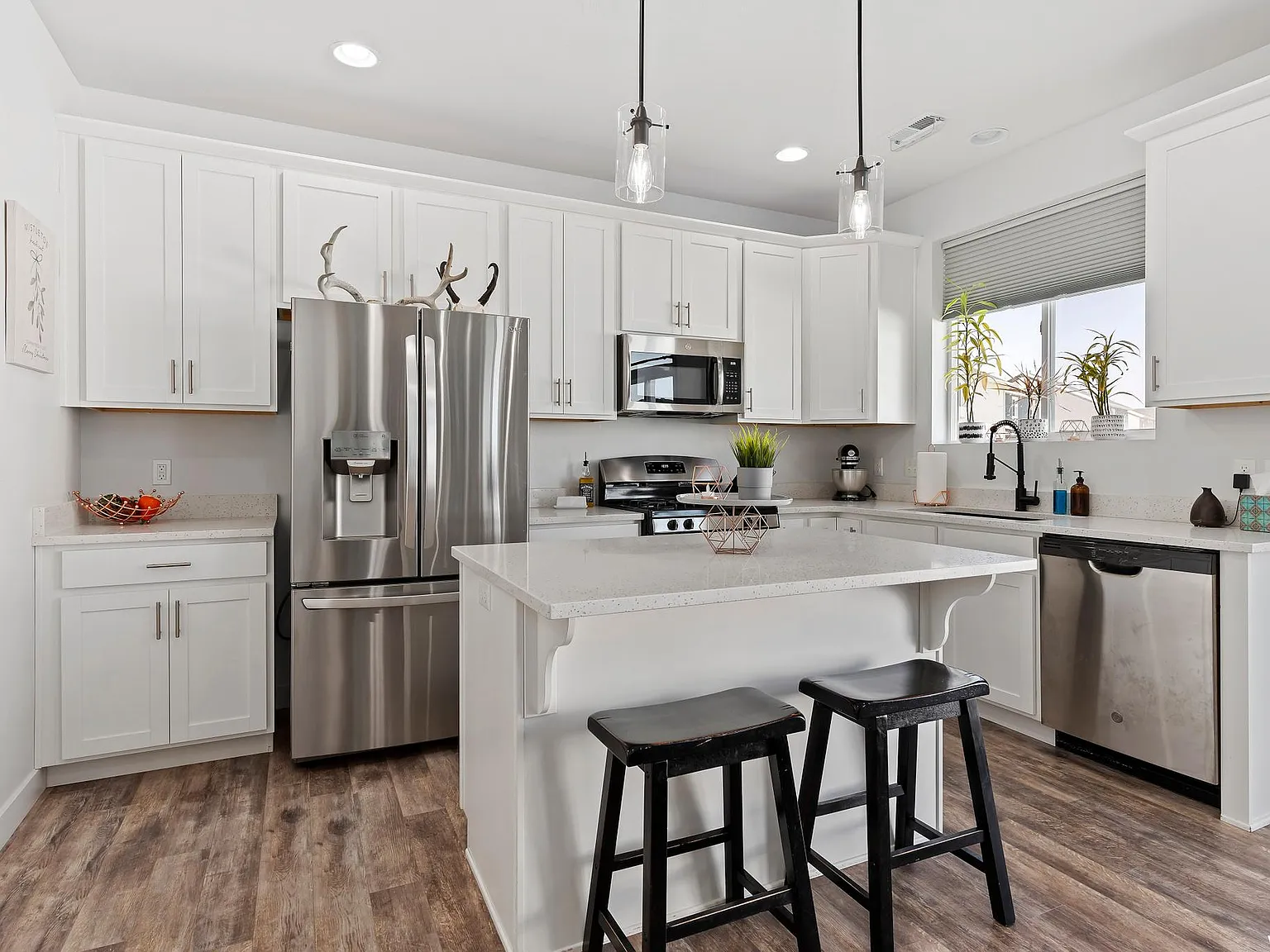 1675 W Parkview Dr — Photo 3