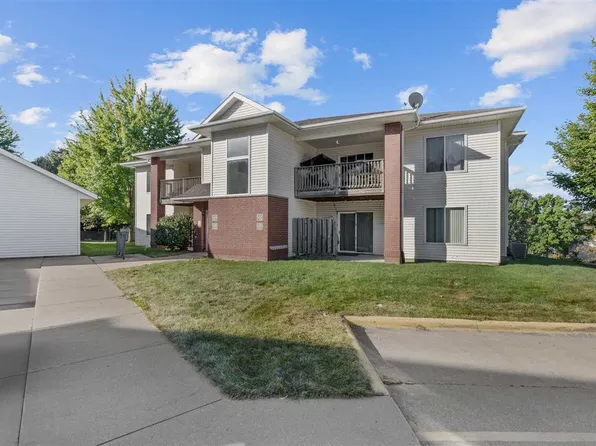 971 Scott Park Dr, Iowa City, IA 52245