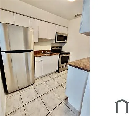 224 SW 47th Ter #3 — Photo 7