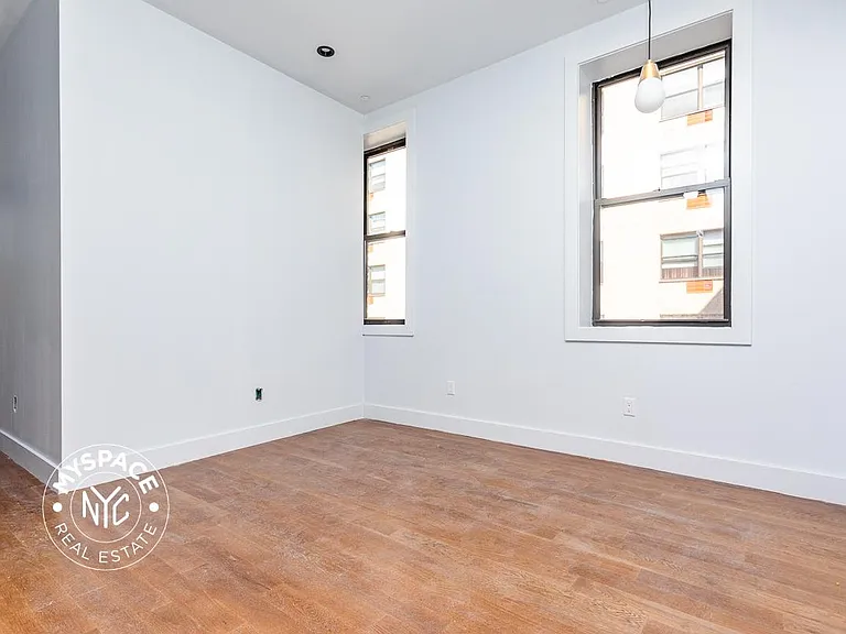 1337 Gates Ave #3C — Photo 2