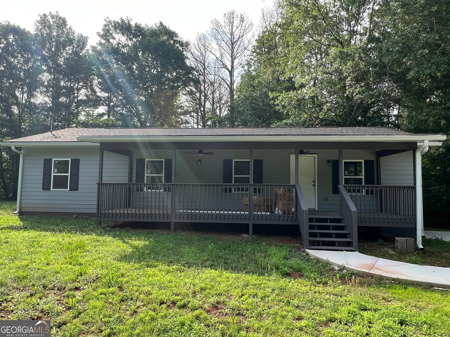 3 bed, 2.0 bath, 1600 sqft, $2,000 — Photo 1