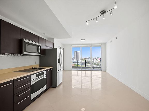 5th image of 90 SW 3rd St APT 1608
