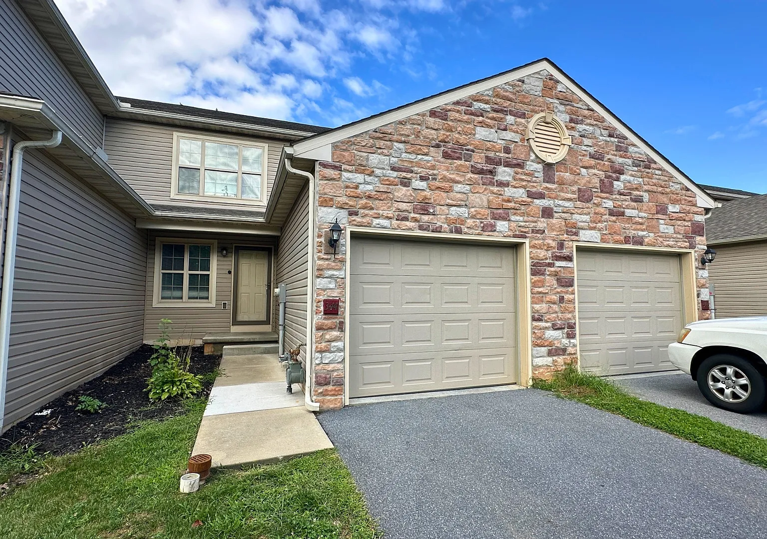 2 bed, 2.5 bath, 1232 sqft, $1,695 — Photo 3