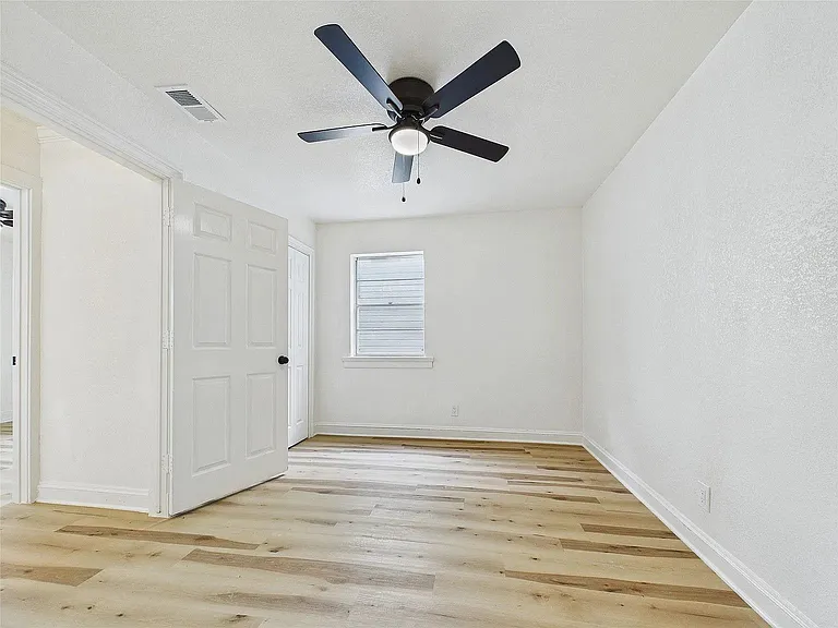 4414 Pineridge Dr — Photo 8