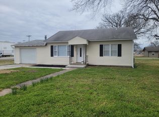 2130 E St NW, Miami, OK 74354