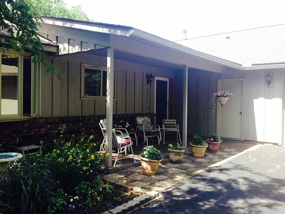 2nd image of 2311 Ridge View Dr