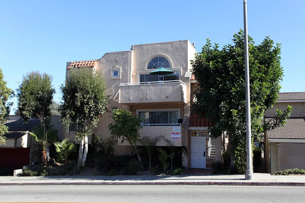 2 bed, 1100 sqft, $2,500 — Photo 2