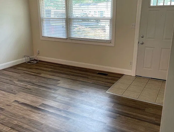 3 bed, 1.0 bath, 1233 sqft, $1,845 — Photo 3