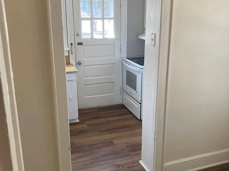 403 N Elm St NW — Photo 11