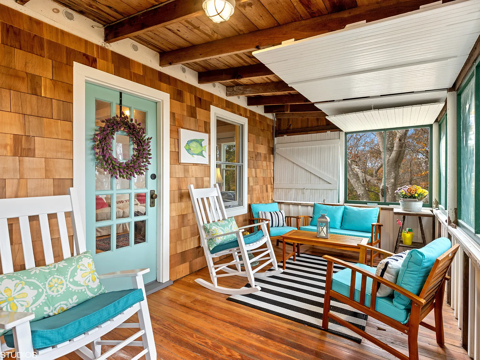 Beachfront Cottage on the Sound! — Photo 3