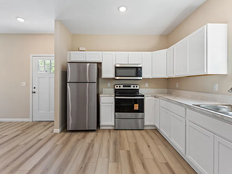 1835 S Glenn St — Photo 10