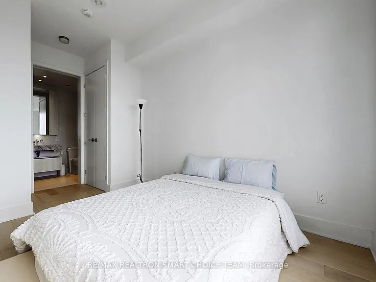 11 Yorkville Ave #5002 — Photo 26