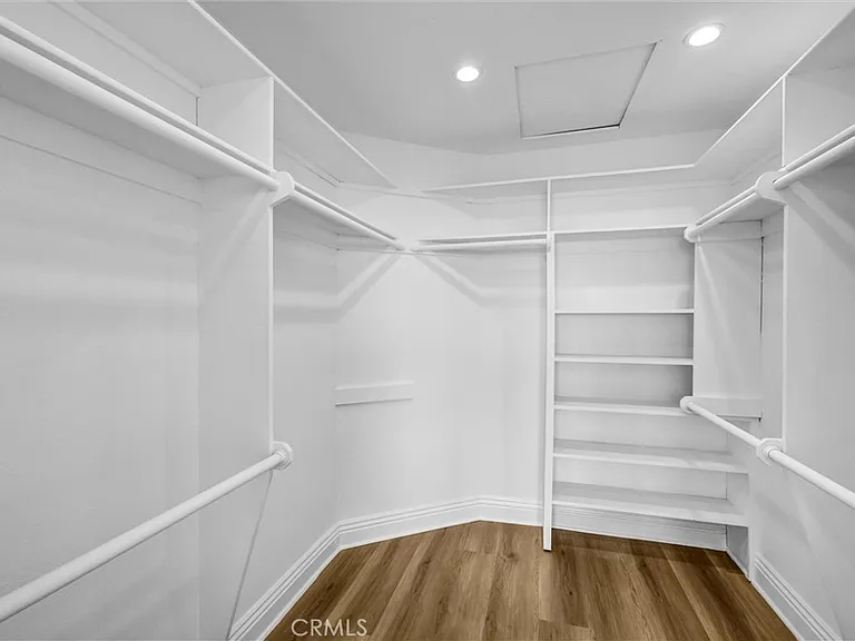 305 Columbia St — Photo 23