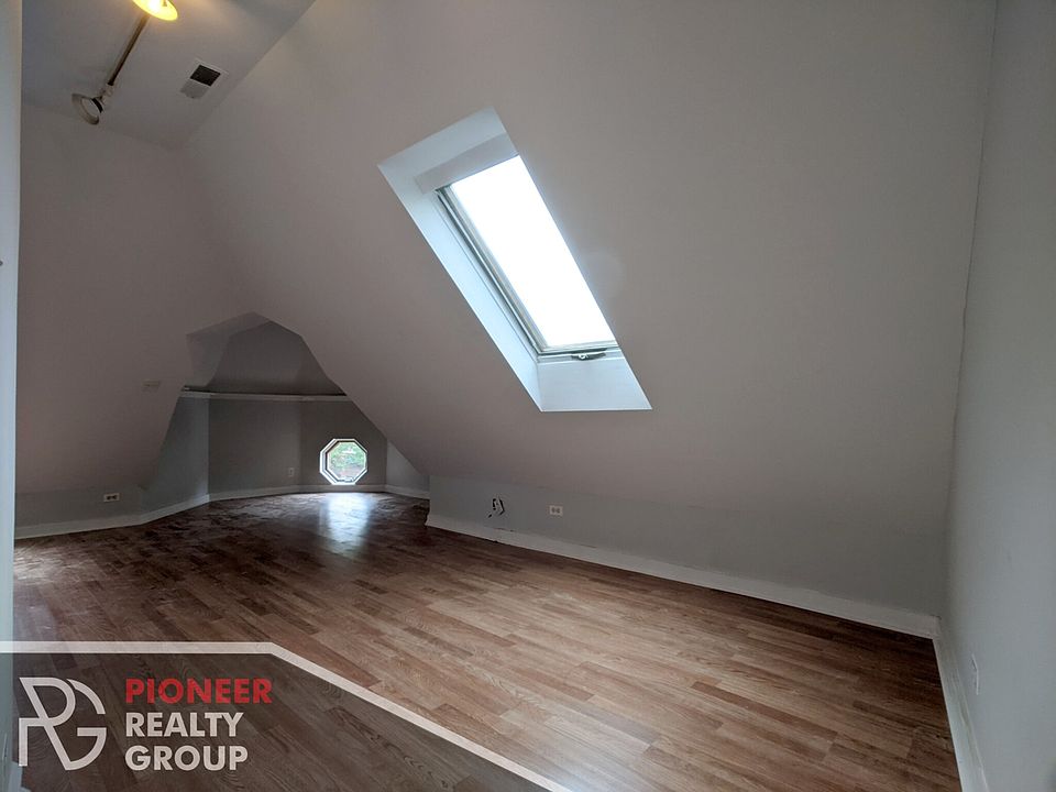 1st image of 3059 N Leavitt St #3F