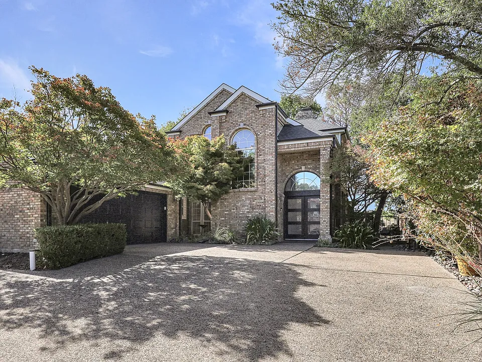 2912 Bluffview Dr