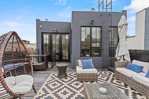 Sold by Compass | media 15