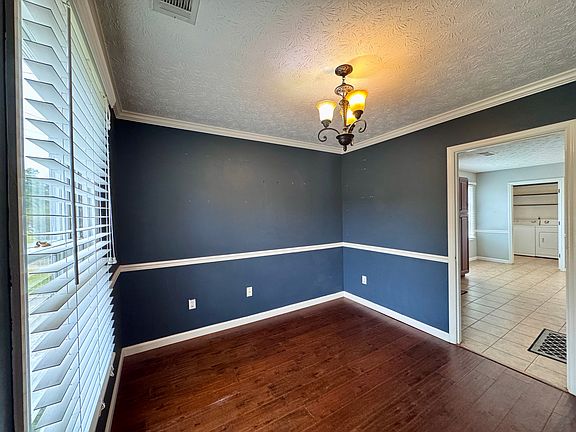 Dining Room 9''11"x10''5"