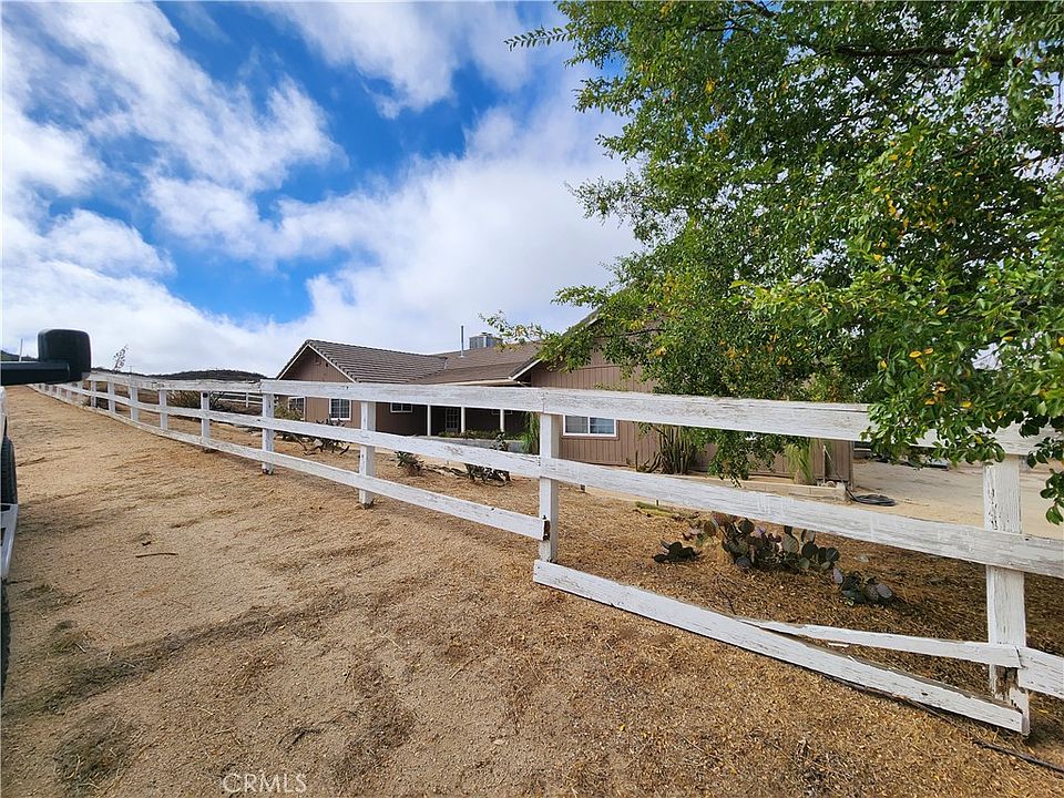 1st image of 40875 Hampshire Dr