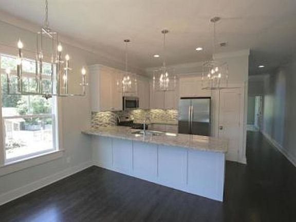 2nd image of 224 W 5th Ave #1