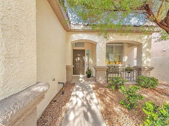 3rd image of 1913 Sierra Oaks Ln