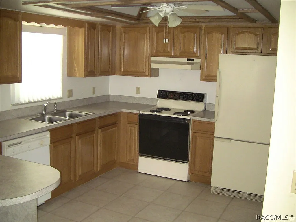 3 bed, 1349 sqft, $1,600 — Photo 2
