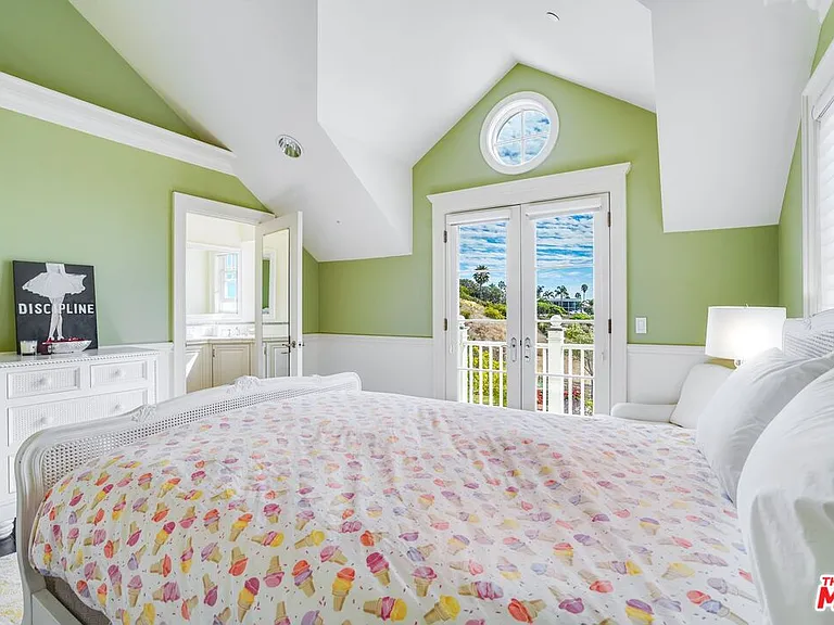 6277 Sea Star Dr — Photo 37