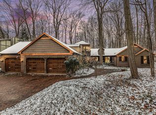 21679 Beauford Ln, Northville, MI