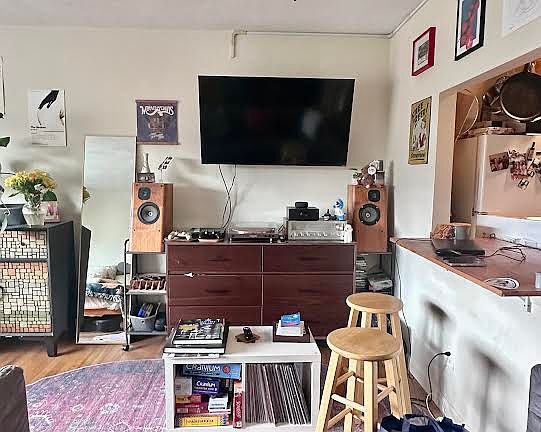 3rd image of 18 Radcliffe Rd #306