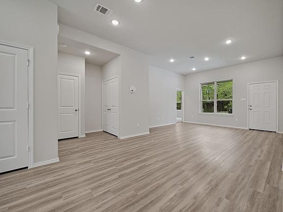 3rd image of 16502 Piper Ln