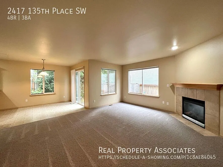 Single Family Home in Lynnwood — Photo 4