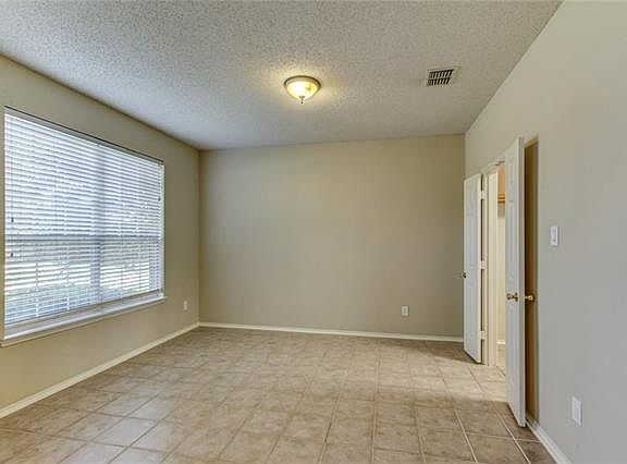 4th image of 9618 Thorncliff Dr
