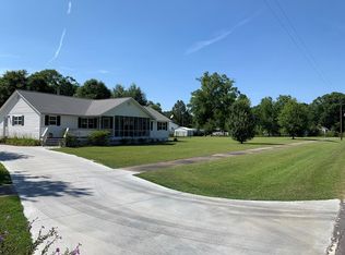 93 N Main St, Surrency, GA 31563