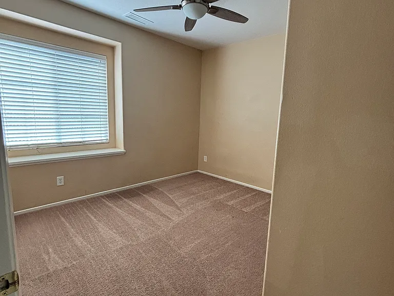 4417 Lakeview Ct — Photo 19