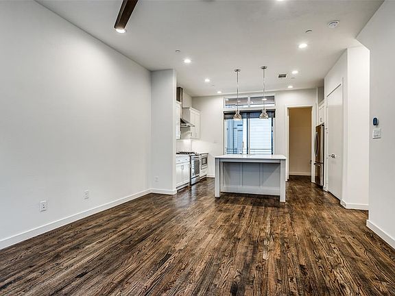 4th image of 2112 Bennett Ave #102