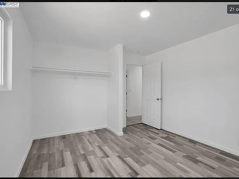 1146 Lewis Ave — Photo 17