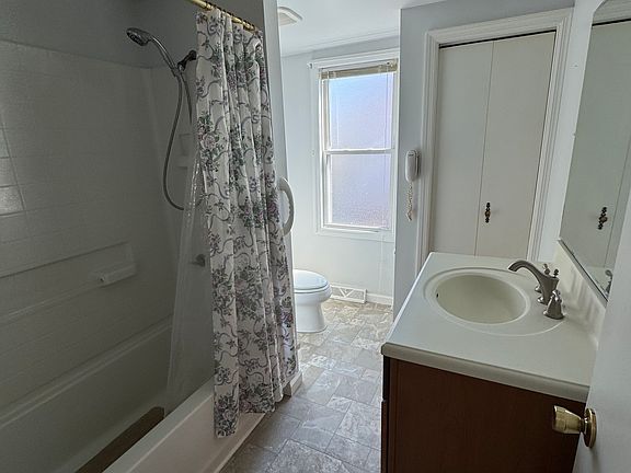 4th image of 1226 Douglass St