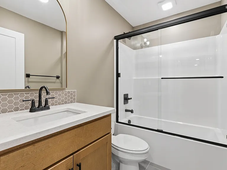 2138 E Beaumont St — Photo 23