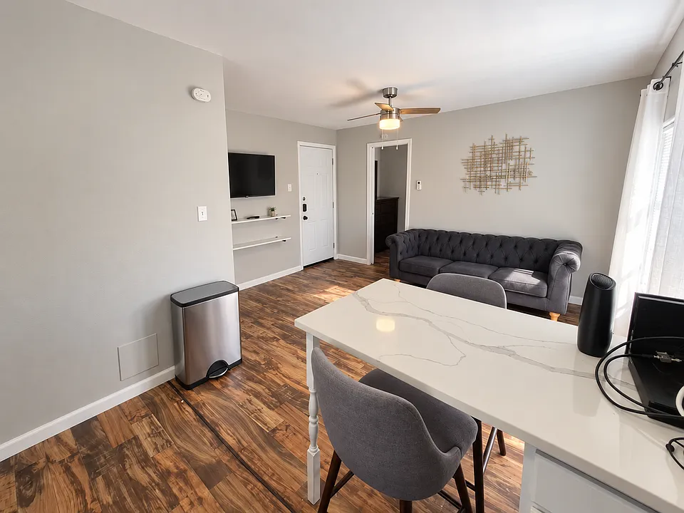 533 Melba St #8