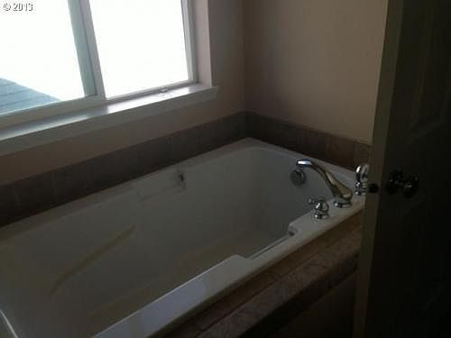 3rd image of 1128 SE Wenlock Ave