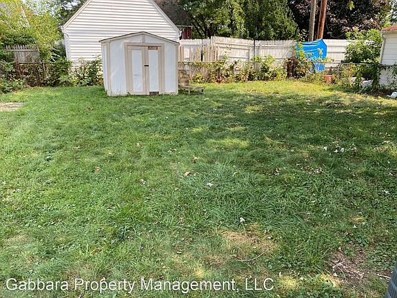4th image of 28218 Hillview St