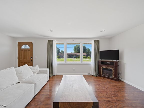 5th image of 3825 34th St NE