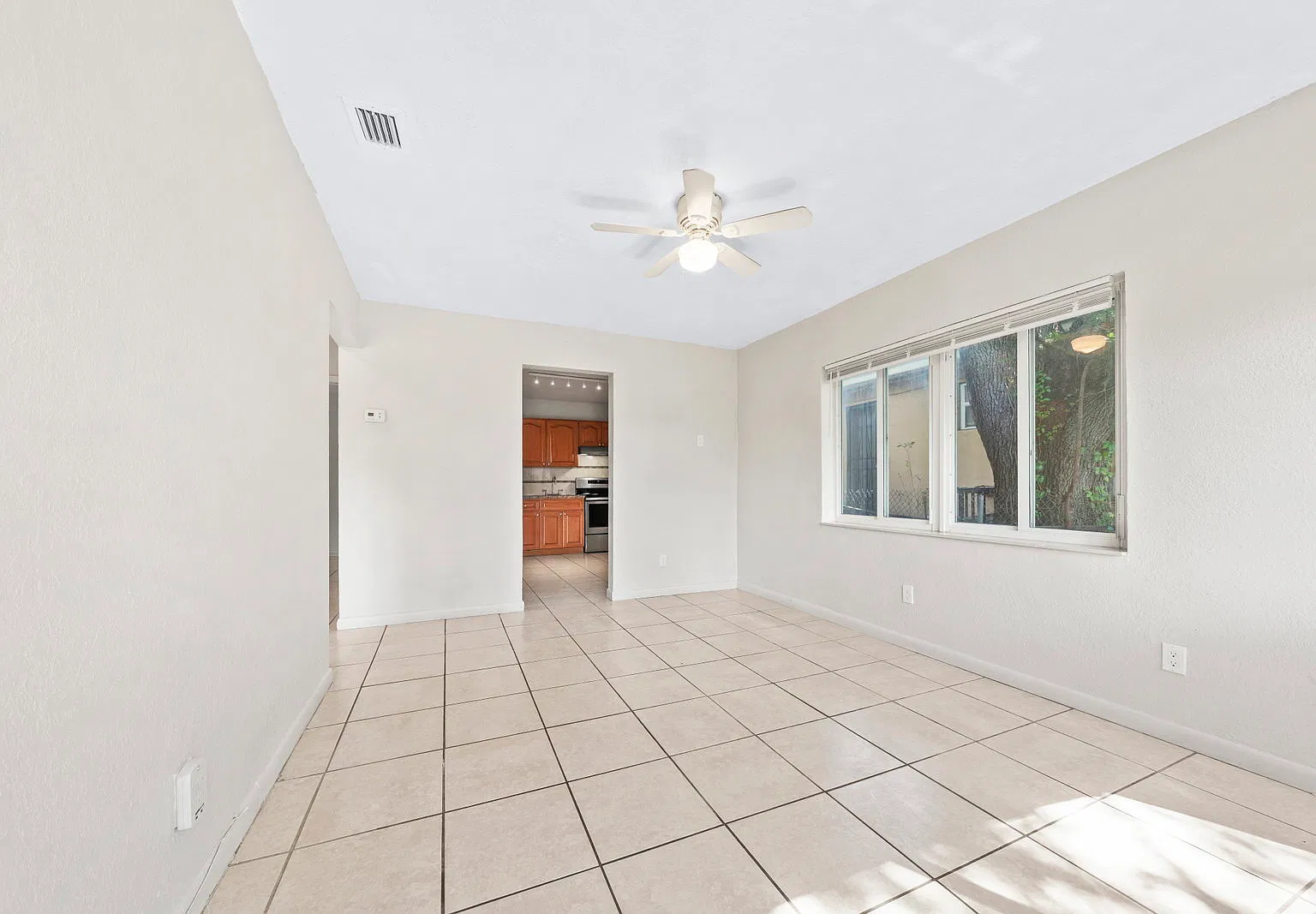2 bed, 1.0 bath, $2,100 — Photo 4
